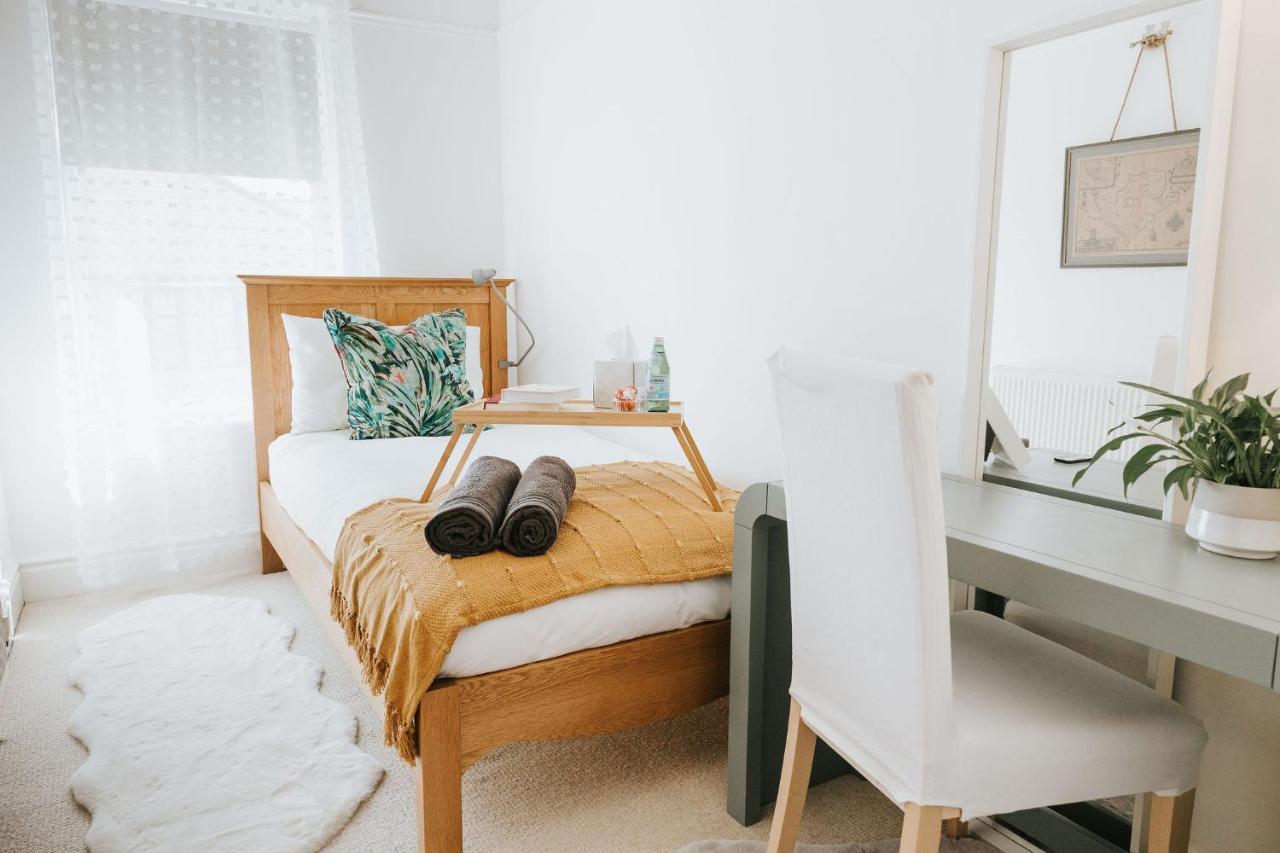 Female Guests Cosy Room Preston City Centre ภายนอก รูปภาพ